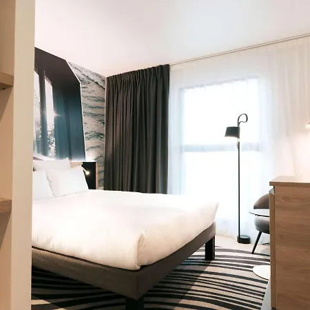 Готель Novotel Centre Gare 4*