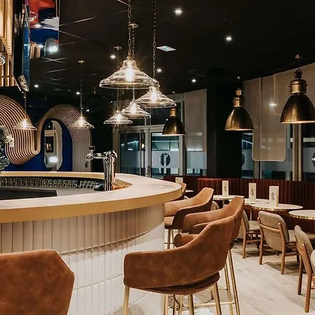 酒店 昂热中心车站诺富特酒店 4*